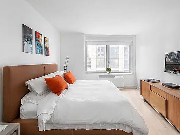 3rd image of 80 Riverside Blvd APT 12N