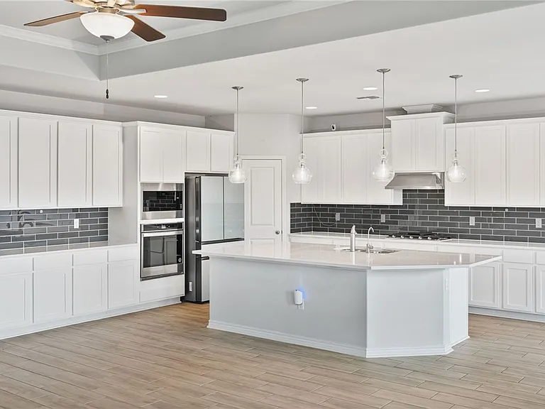 2677 Lannister Ln — Photo 9