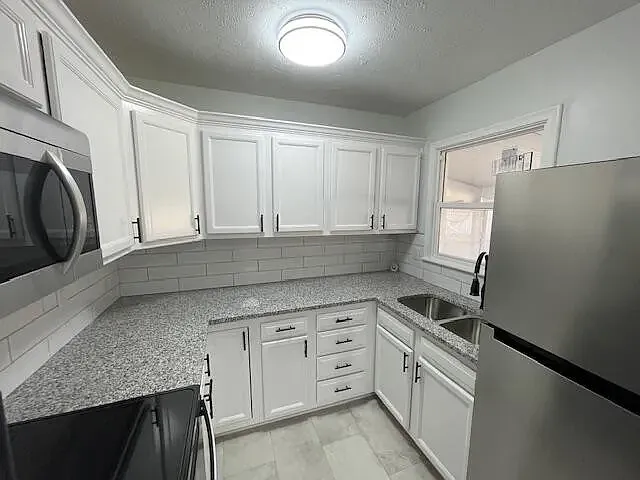 1104 Cachelin Dr — Photo 3
