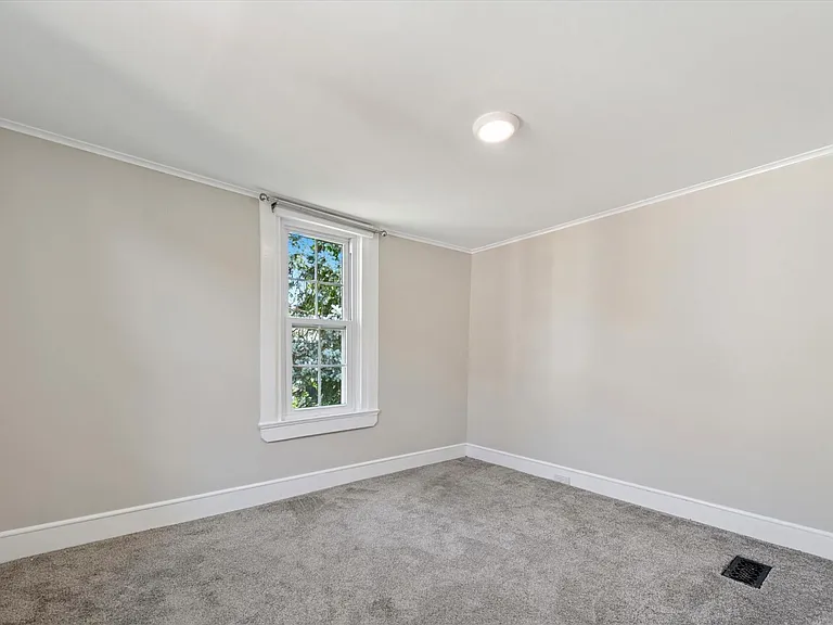 509 E Barnard St — Photo 9