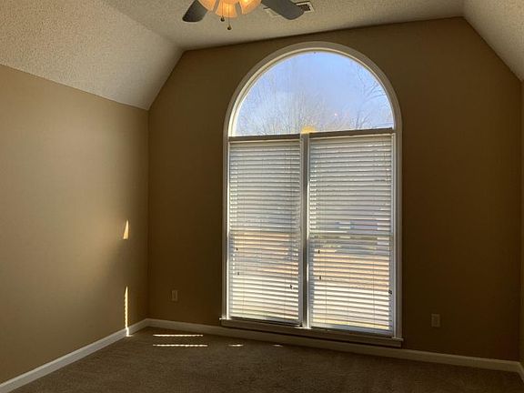 3rd image of 3085 Holly Heath Dr