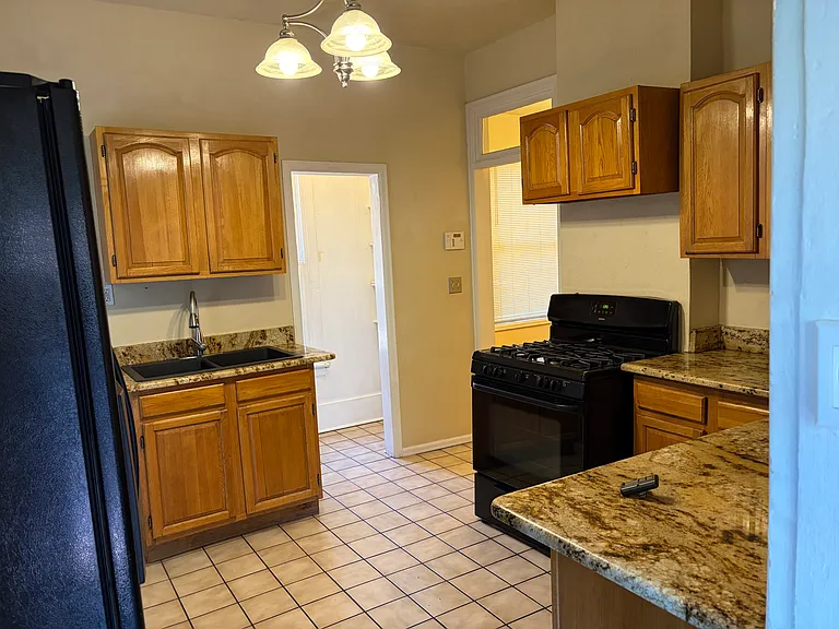 3425 Bryant St — Photo 18