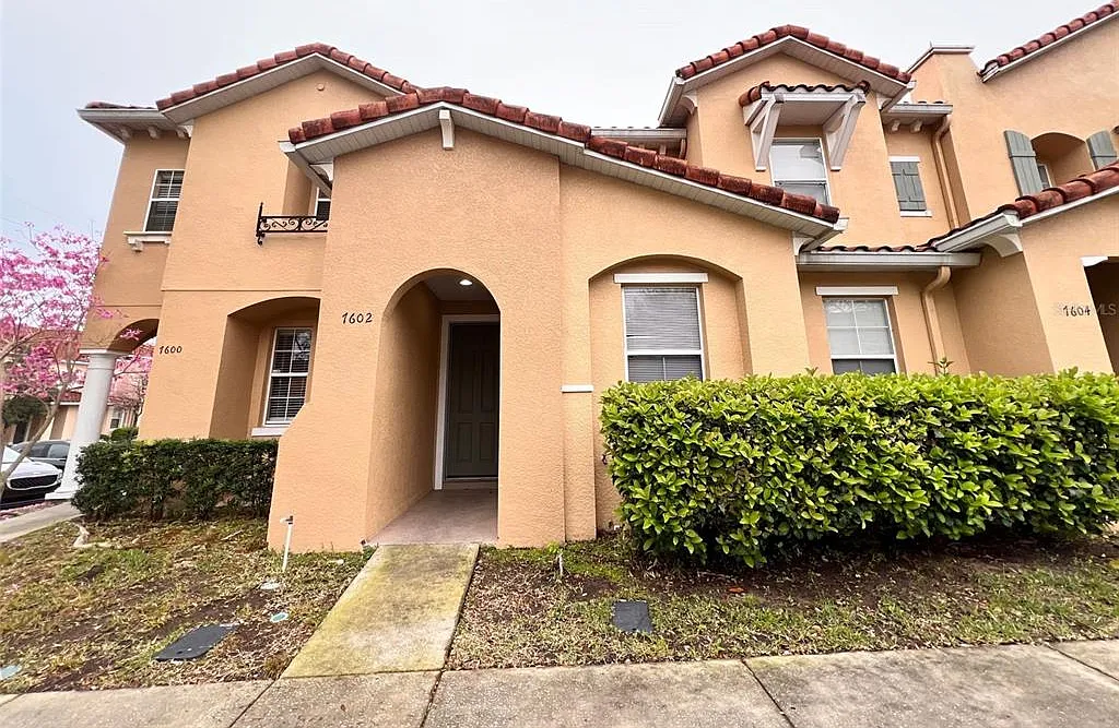 3 bed, 2.5 bath, 1362 sqft, $1,750 — Photo 1