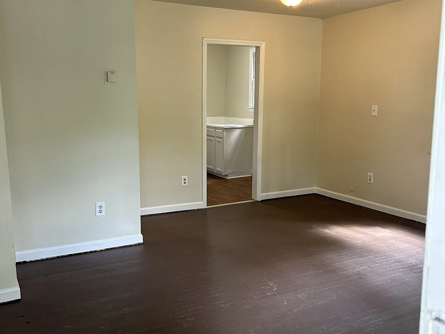 2 bed, 725 sqft, $895 — Photo 2