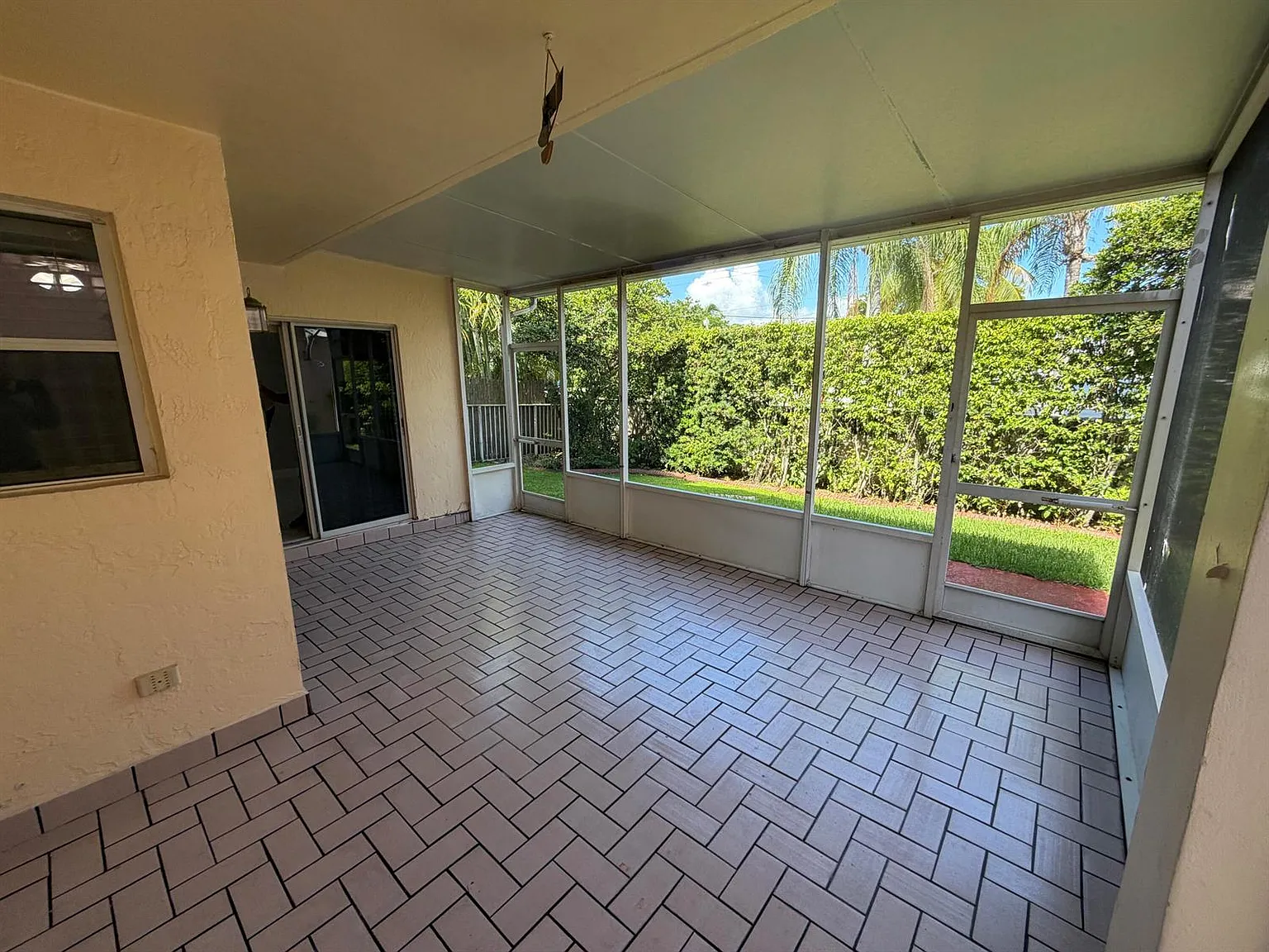 3 bed, 1300 sqft, $3,200 — Photo 3
