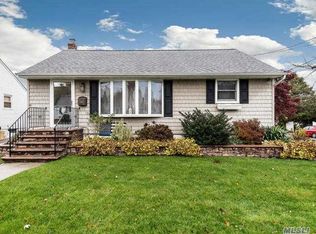 80 Kuhl Ave, Hicksville, NY 11801