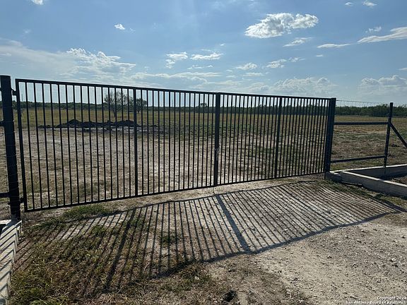 3rd image of 4303 US Highway 83