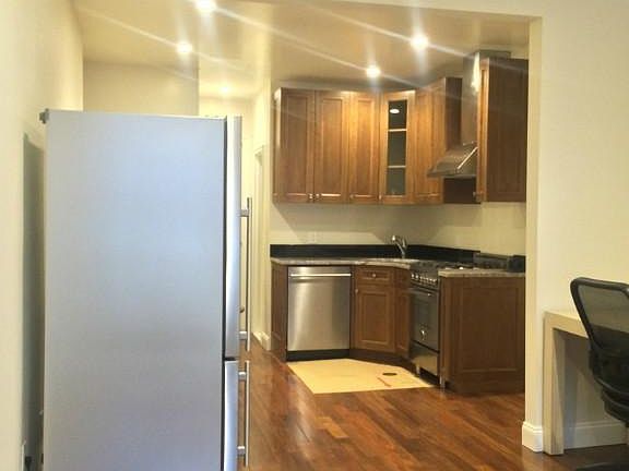 3rd image of 103 Saint Marks Pl APT 2A
