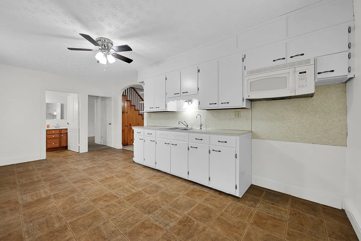 Building Photo - 705 Schaeffer Rd #709