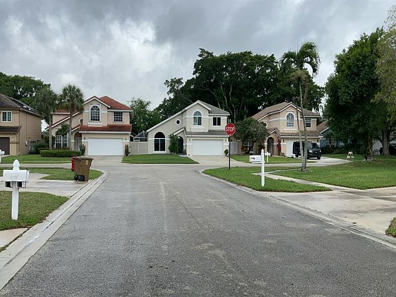 5th image of 7449 Trescott Dr
