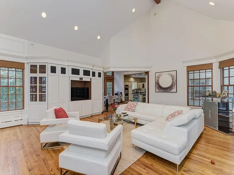 1499 Sheridan Rd — Photo 10