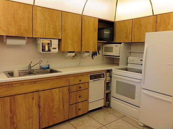 5th image of 2153 Robinson Dr N