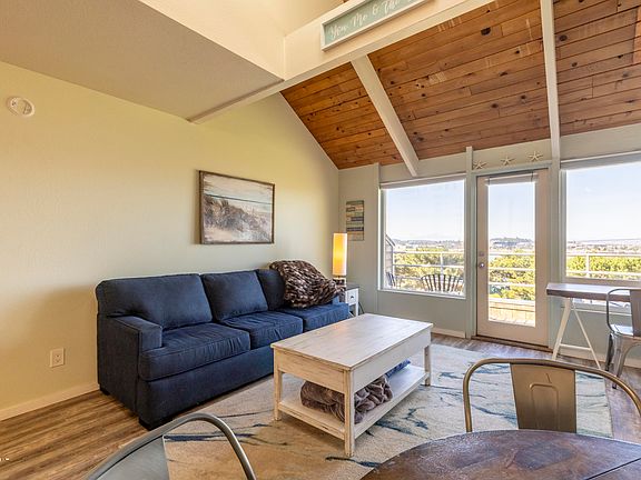 4th image of 1000 SE Bay Blvd #421
