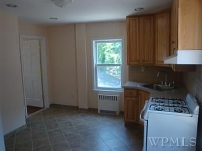 2nd image of 36 Jefferson Pl #2B