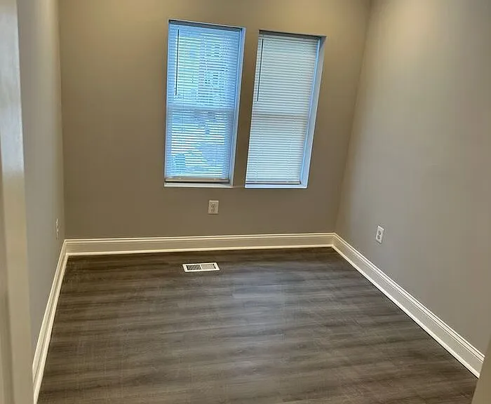 2400 Shirley Ave — Photo 9