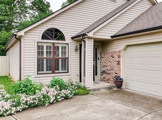 9319 Steeplechase Dr, Indianapolis, IN