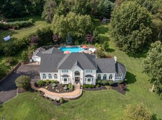 28 Sutton Farm Rd, Flemington, NJ 08822