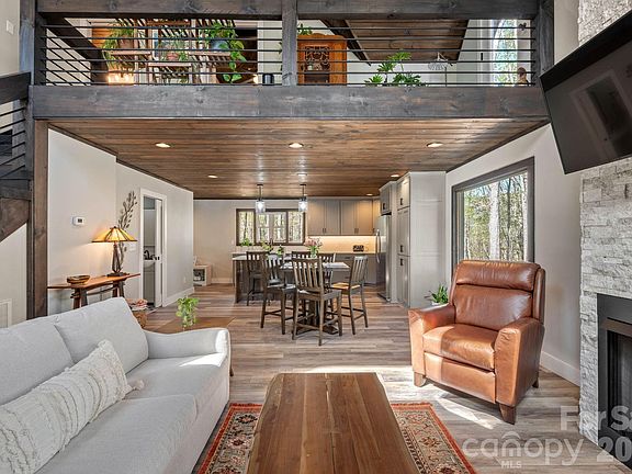 3rd image of 25 Briar Ridge Ln