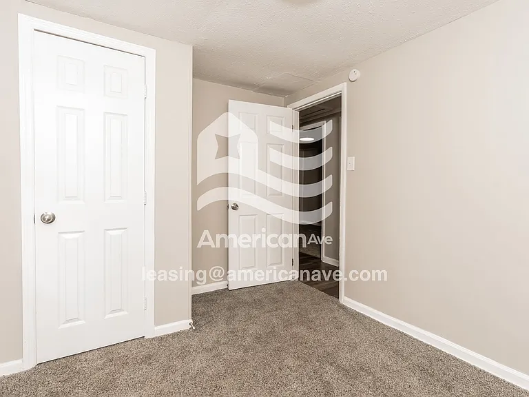 2116165_012_bedroom_13.jpg