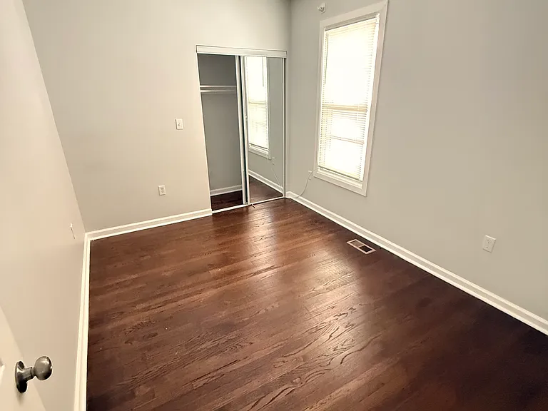 548 Winthrop Ave #1R — Photo 8