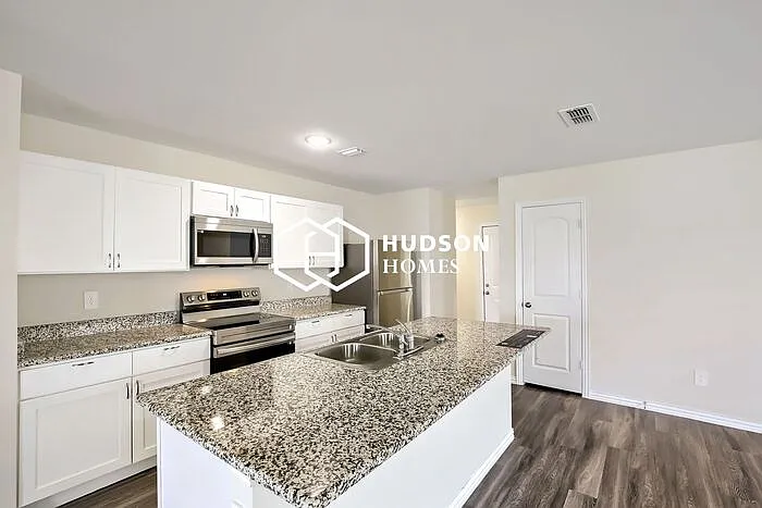 423 Shorty St — Photo 5
