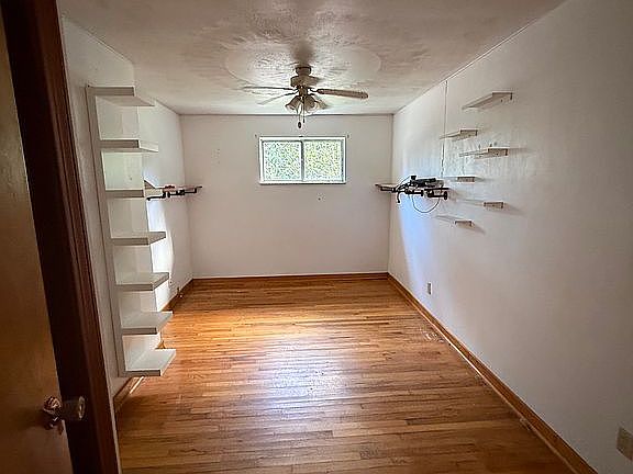4th image of 3043 Fairview Rd