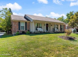 441 Whiteheath Ln, Douglass Hills, KY 40243