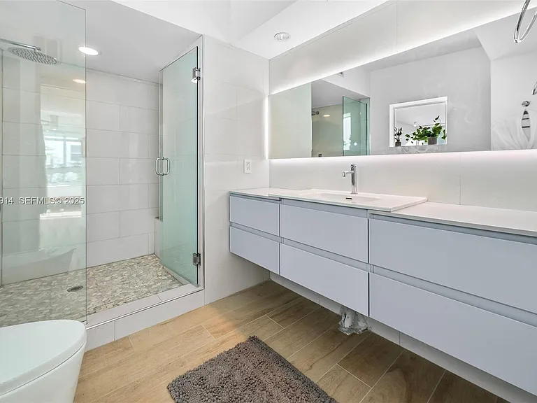 221 Jefferson Ave #2 — Photo 9