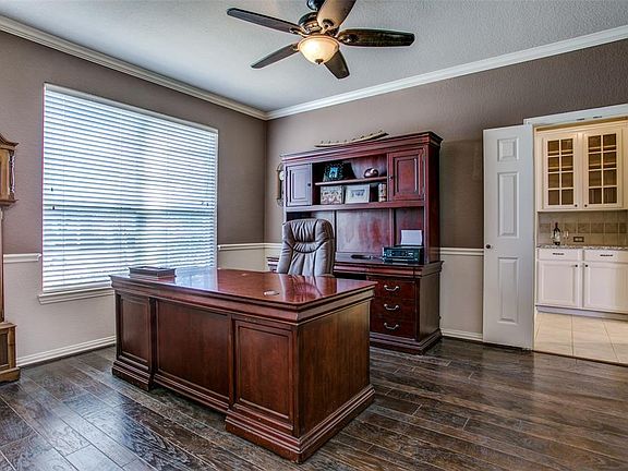 4th image of 4517 White Rock Ln