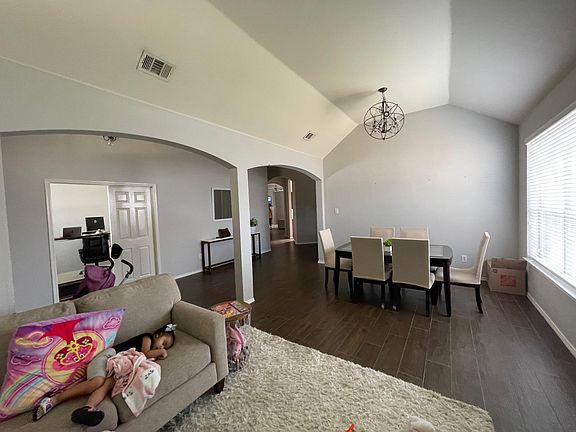 5th image of 3404 Hidden Valley Dr