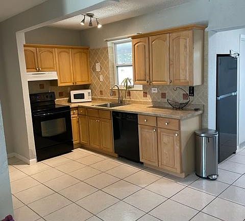 5th image of 1564 NE 54th St