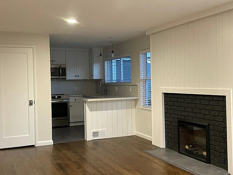 2546-2552 56th Ave SW — Photo 9