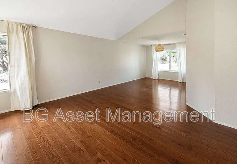 2726 Garrity Ct — Photo 2
