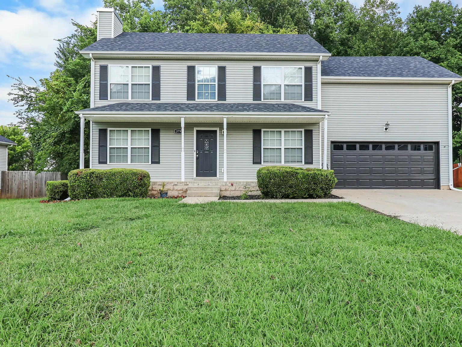 3 bed, 2.5 bath, 1959 sqft, $1,750 — Photo 2