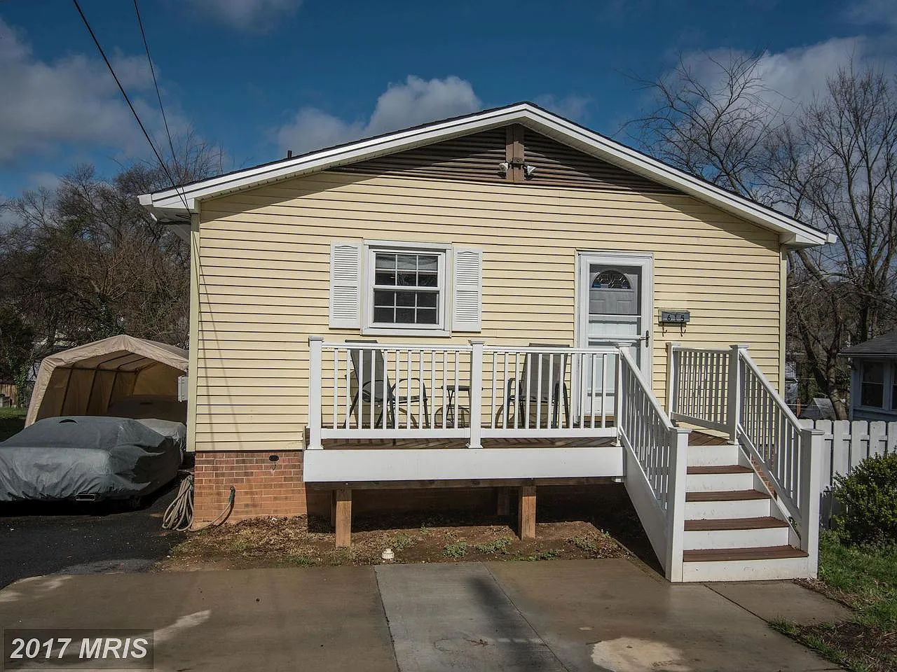 615 Larchmont Ave photo 1