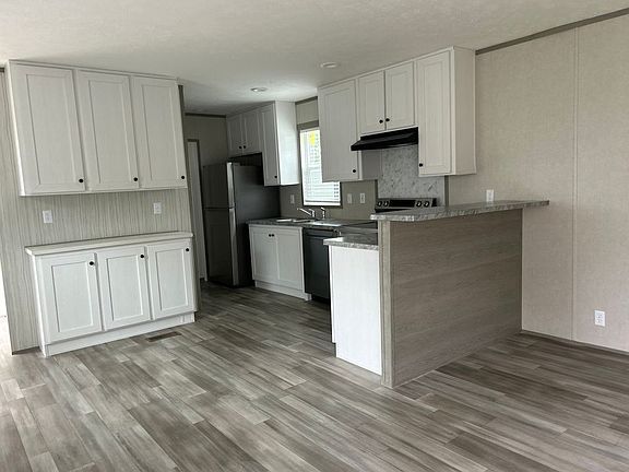 2nd image of 121 Daisy St #A