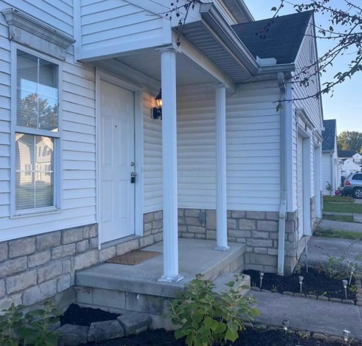 3 bed, 1.5 bath, 1800 sqft, $2,000 — Photo 2