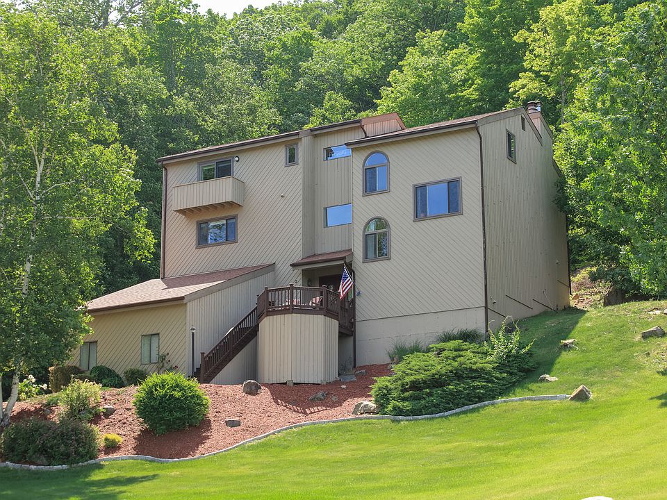 1st image of 2 Hilltop Dr