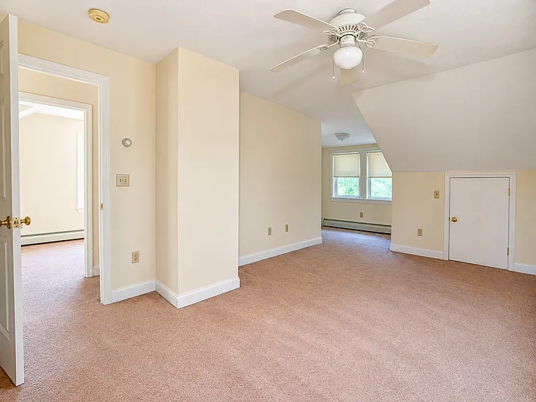 38 Warren Rd — Photo 9