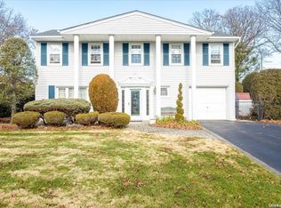 29 Wesleyan Rd, Smithtown, NY 11787