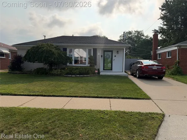 861 9th St, Wyandotte, MI 48192
