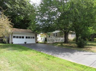 4 Washington St, Trumbull, CT 06611