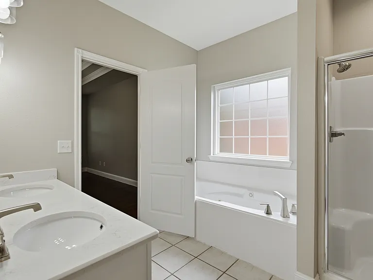 305 NW Palomino St — Photo 13