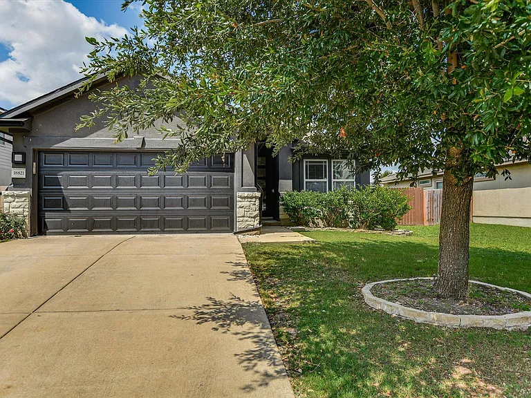 18821 Mangan Way — Photo 2