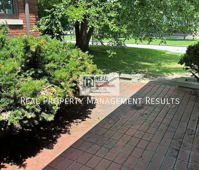 759 S Saint James Blvd — Photo 13