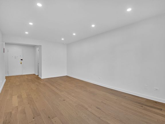 3rd image of 165 Christopher St APT 4M