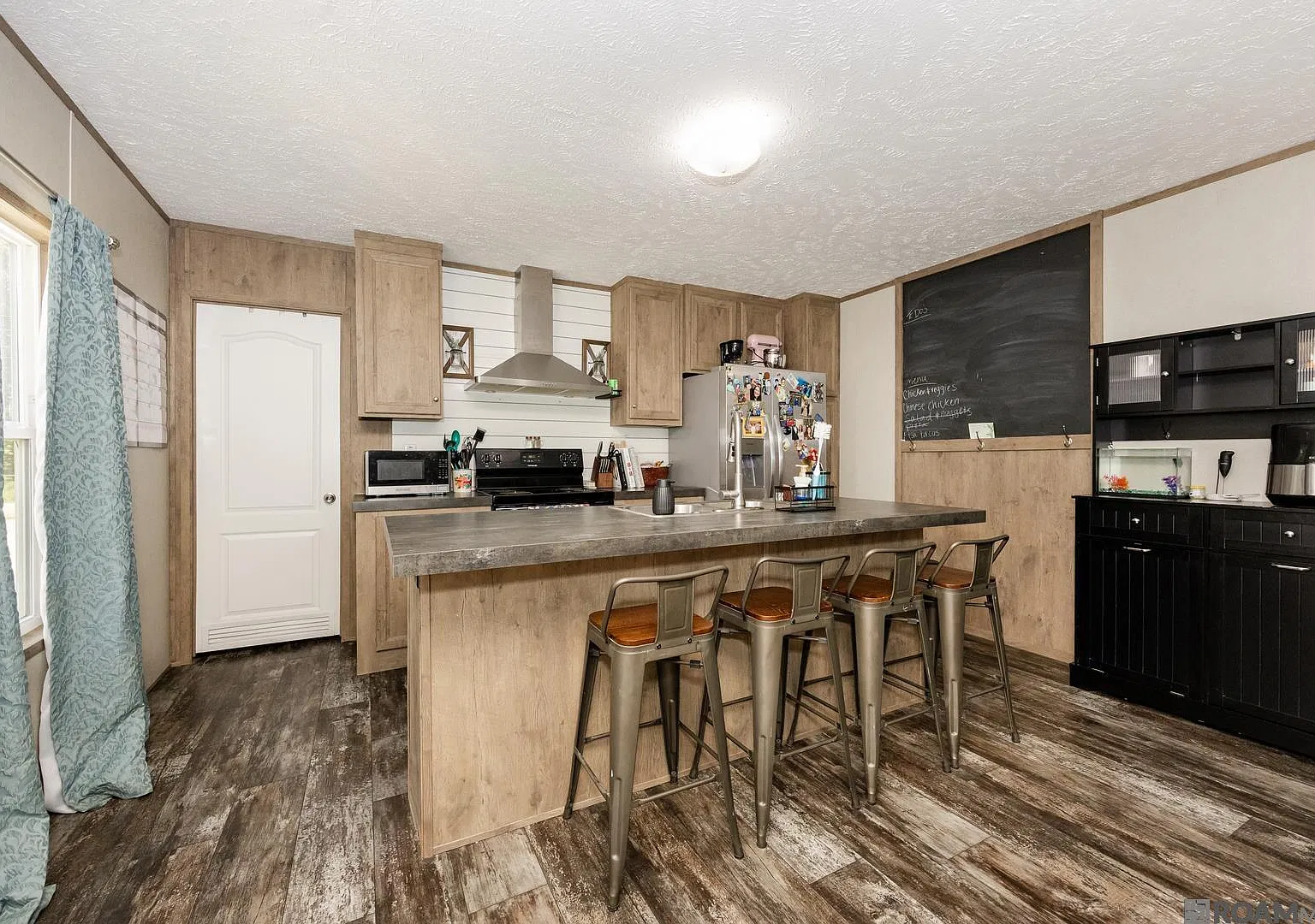 3 bed, 1080 sqft, $1,300 — Photo 2