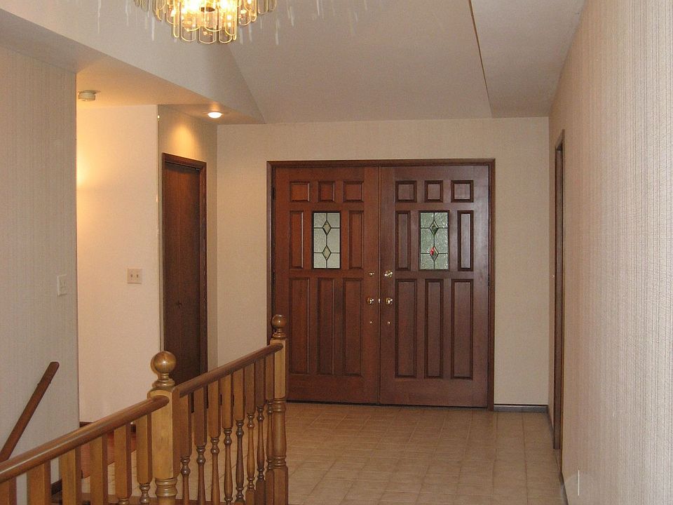 Vaulted Front Entry