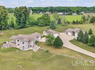 N2069 Stone Cliff Dr, Vulcan, MI 49892