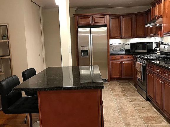 3rd image of 2 Hawthorne Pl APT 15M